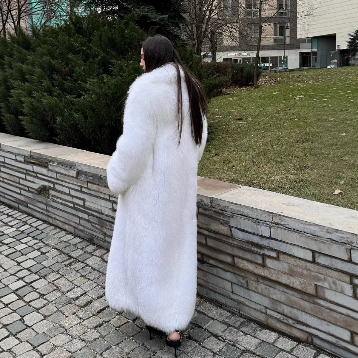 Cappotto di pelliccia invernale da donna Cappotto lungo bianco Capispalla Elegante moda Y2k Risvolto allentato Tutto abbinato Giacca di pelliccia sintetica calda e spessa per le donne