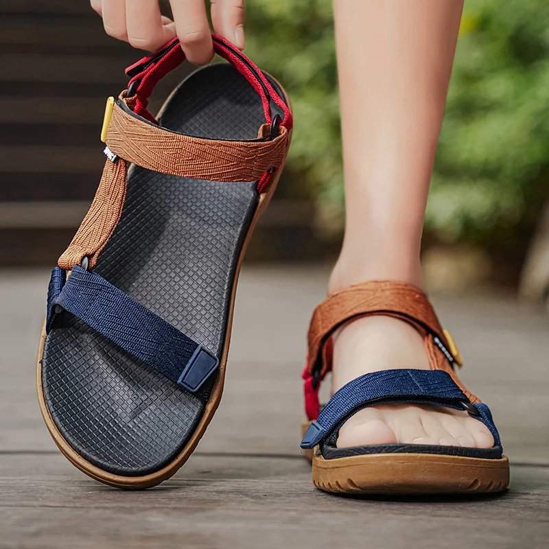 Sommer-Herrensandalen, modische Freizeit-Strand- und Urlaubssandalen für Herren, leichte Schuhe, neue bequeme Freizeitsandalen für den Außenbereich – Detail 1