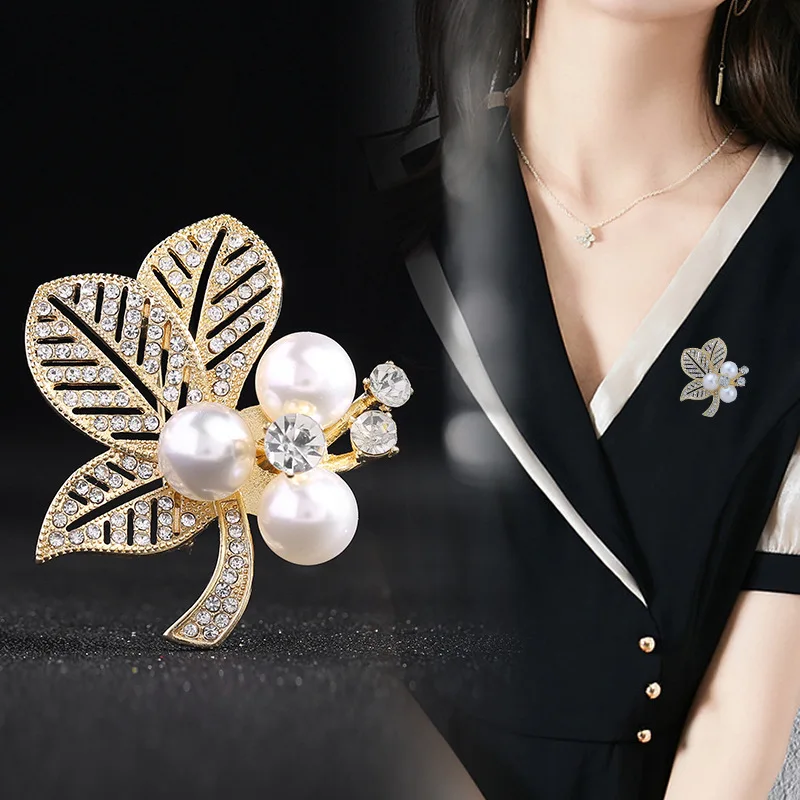 Maple Leaf Crystal Brooches Fashion Corsage Pins Imitation Pearl Flower Brooches or Women Wedding Bridal Party Jewelry