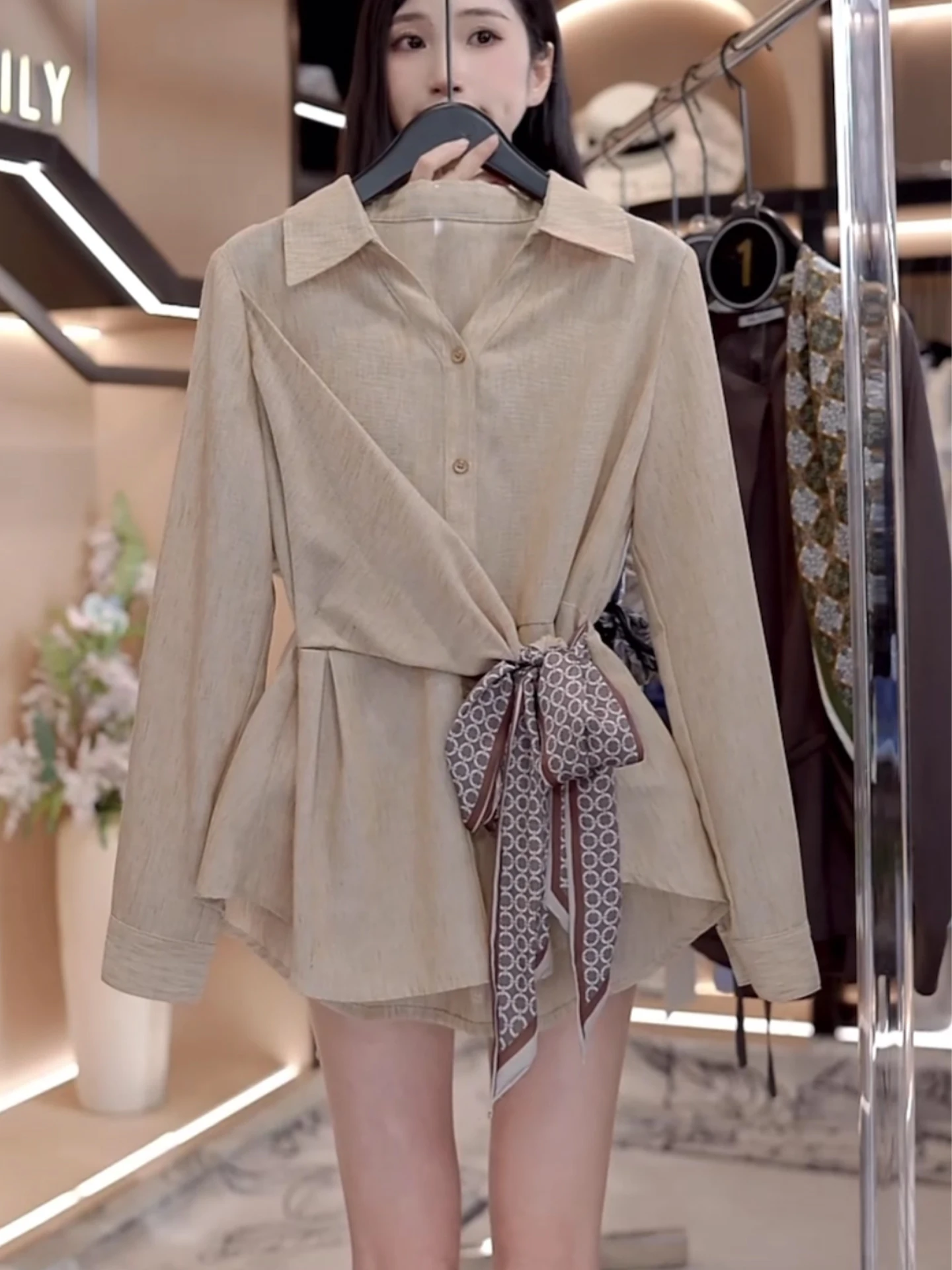 

Women's Long Sve irt V-Ne Silk Scarf Belted Waist Design Slimming Top Faionable Trendy Autumn 2025 Collar Regul...