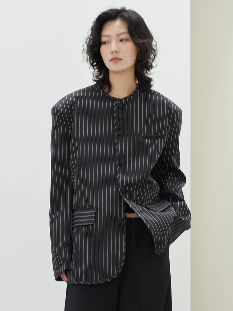 [EAM] Women Black Striped Big Size Casual Blazer New O-neck Long Sleeve Loose Fit Jacket Fashion Tide Spring Autumn 2024 1DH0147