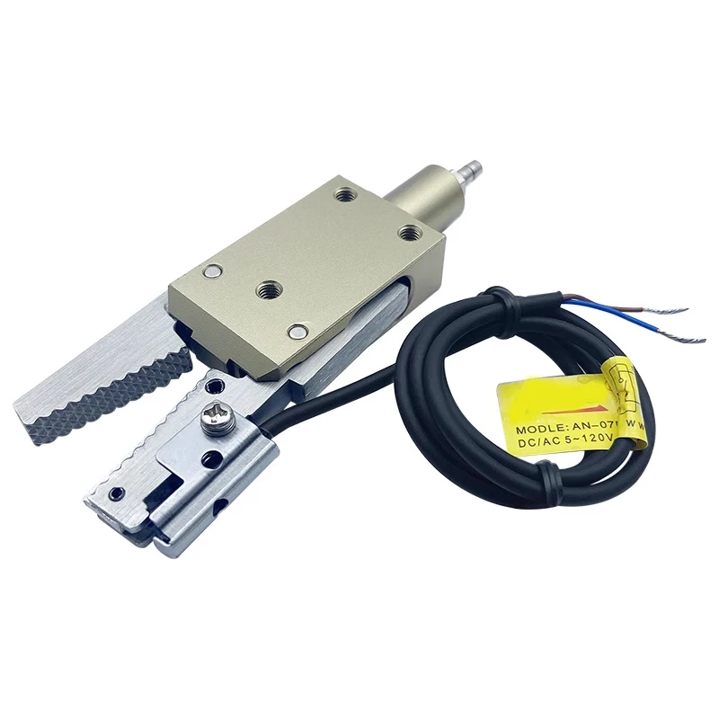 Manipulator Accessories CHK-EM-12-C Star Sensor Nozzle Clip Mini Pneumatic Clamp Robot Gripper for Plastic Injection Molding