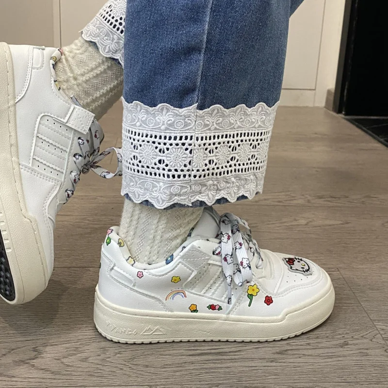 Sanrio Hello Kitty sznurowane sneakersy Y2k modne chiny-szykowne niszowe modne wzornictwo białe buty deskorolkowe kobiety nowe słodkie buciki do