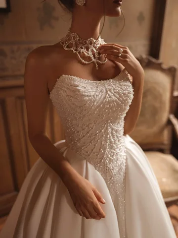 Elegant Pearls Strapless Wedding Dress Delicate Princess Women Buttons Back Bride Dresses Court Train Ball Gown Customized Robe