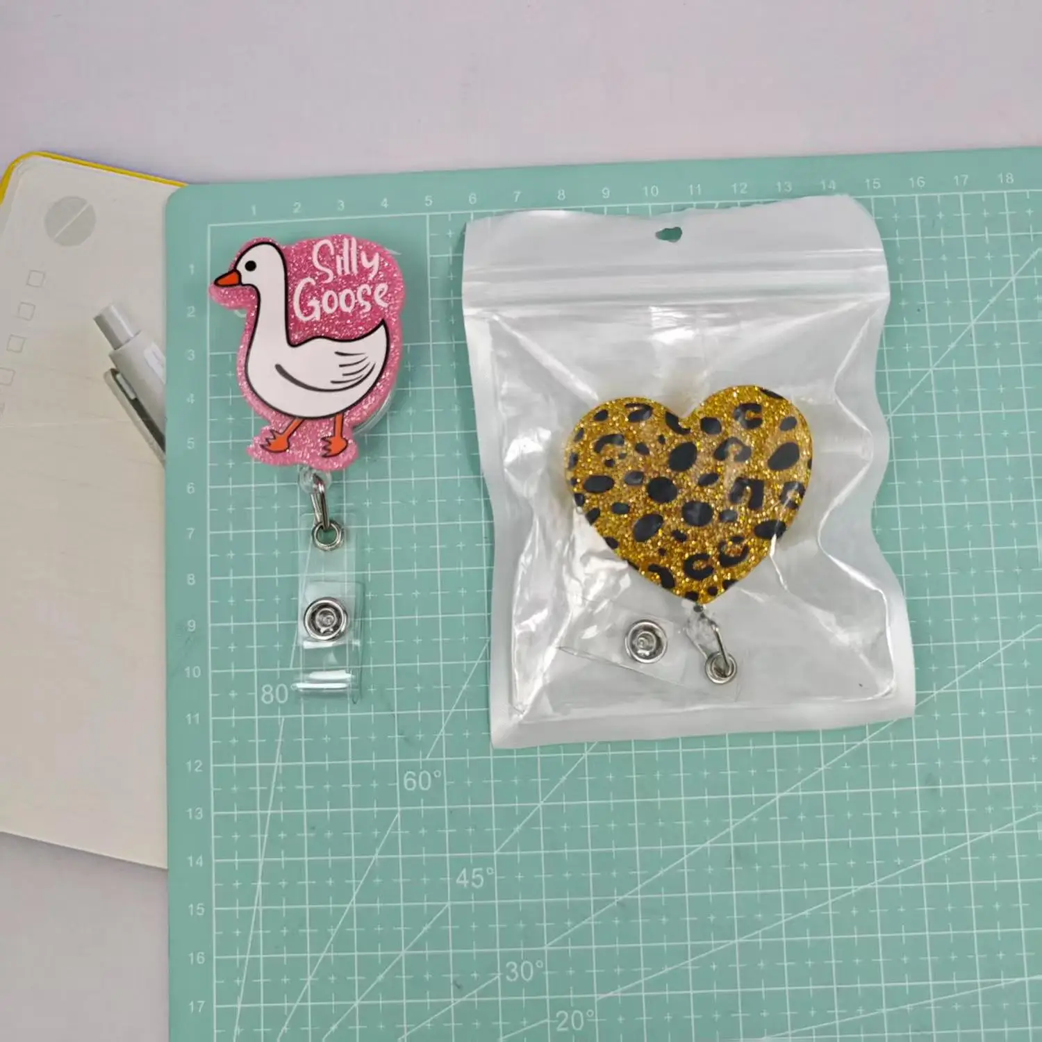 Cute Cartoon Leopard Print Heart Goose Badge Reel Retractable Lanyard for ID Card Doctors & Nurses - Badge Clip Accessory