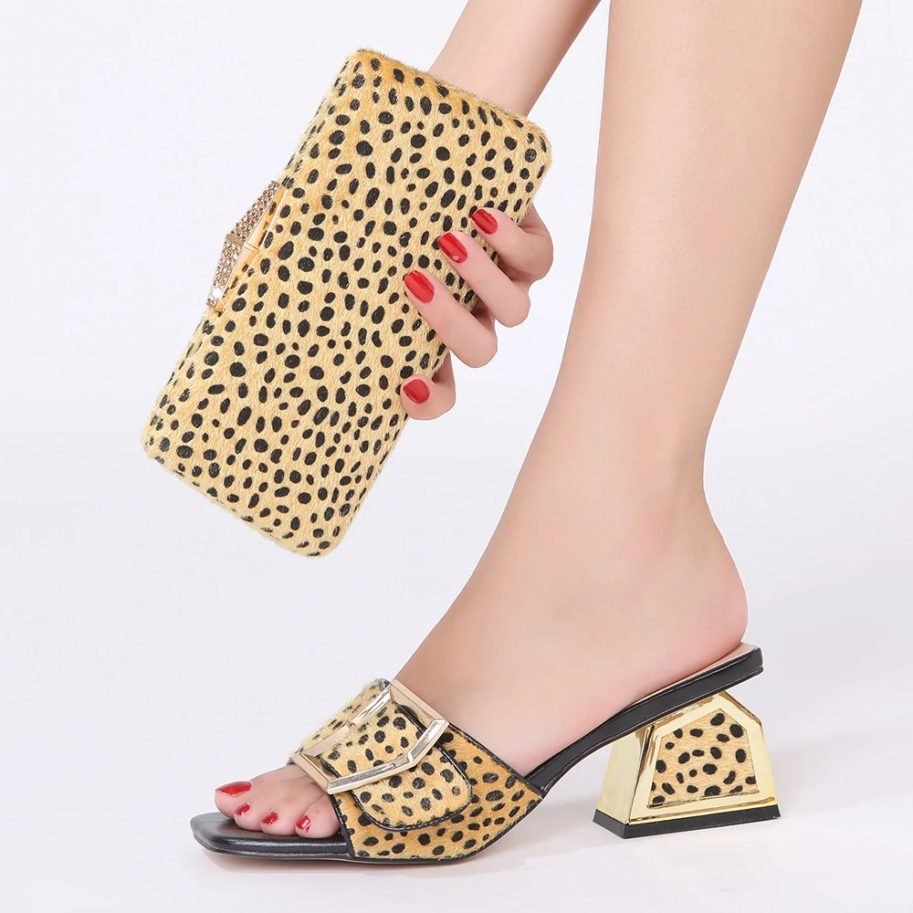 2022 New Fashion Designs Leopard Print Chunky Sandal With Clutch Italian Shoes and Bag Set For Party