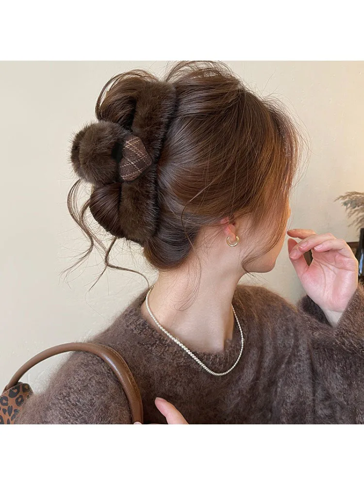 lastkiss-large-plaid-heart-shaped-fur-hair-claw-for-women-luxury-sensation-hair-accessories-shark-clamp-headwear