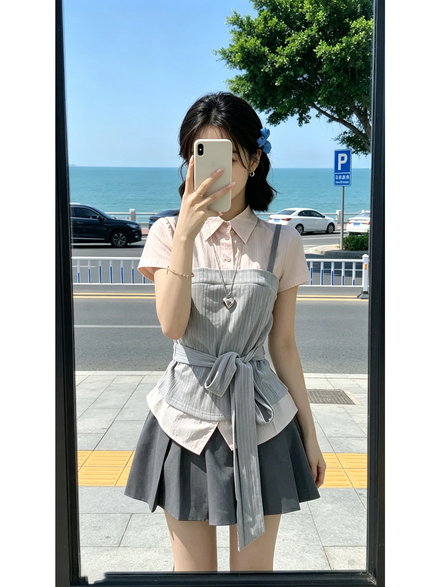 

Summer 2026 Grey Plaid Shirt And Skirt Set Contrast Color Splicing Fake Two-Piece Ensemble College Style Age-Defying Outfit