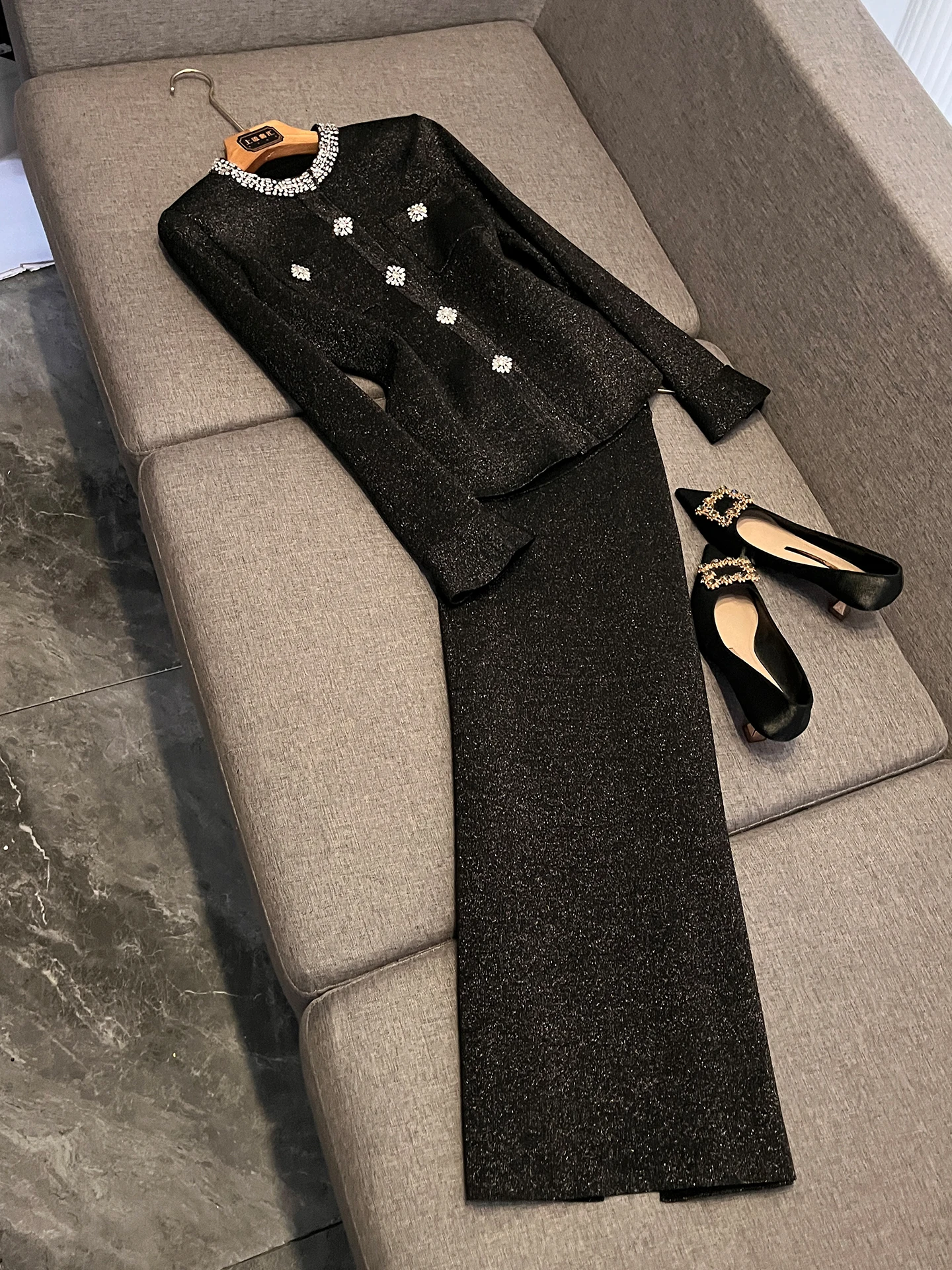 

Spring Fashion Slim Fit round Neck Diamond Decorated Top And Skirt Set Heavy Embroidery Waist Cinching Slimming Ensemble