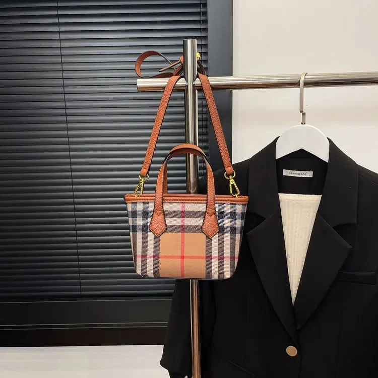 

2026 Korean Style Contrasting Color Plaid Portable Small Square Bag One Shoulder Crossbody Simple Mobile Phone Bag