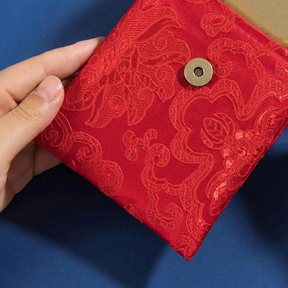 Chinese Cultural Gift Exquisite Silk Embroidery Elegant Oriental Charm Chinese Silk Red Envelope Bag for Weddings New Year's