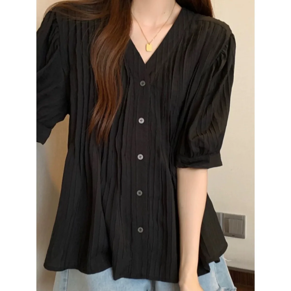 Loose Women's Summer Shirt V-Neck Short Sleeve Pleated Outerwear Breathable Comfortable Thin Material Artistic Style