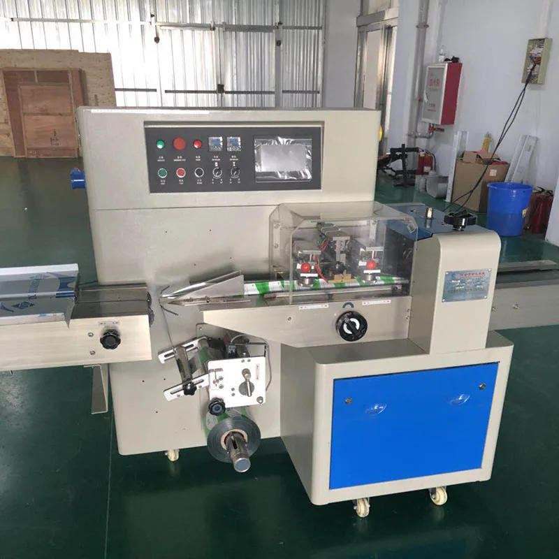 บะหมี่กึ่งสําเร็จรูปเครื่องบรรจุถุงหมอนแนวนอนอัตโนมัติอาหารขนมขบเคี้ยวเครื่องบรรจุสบู่ช็อคโกแลตสามารถปรับแต่งได้