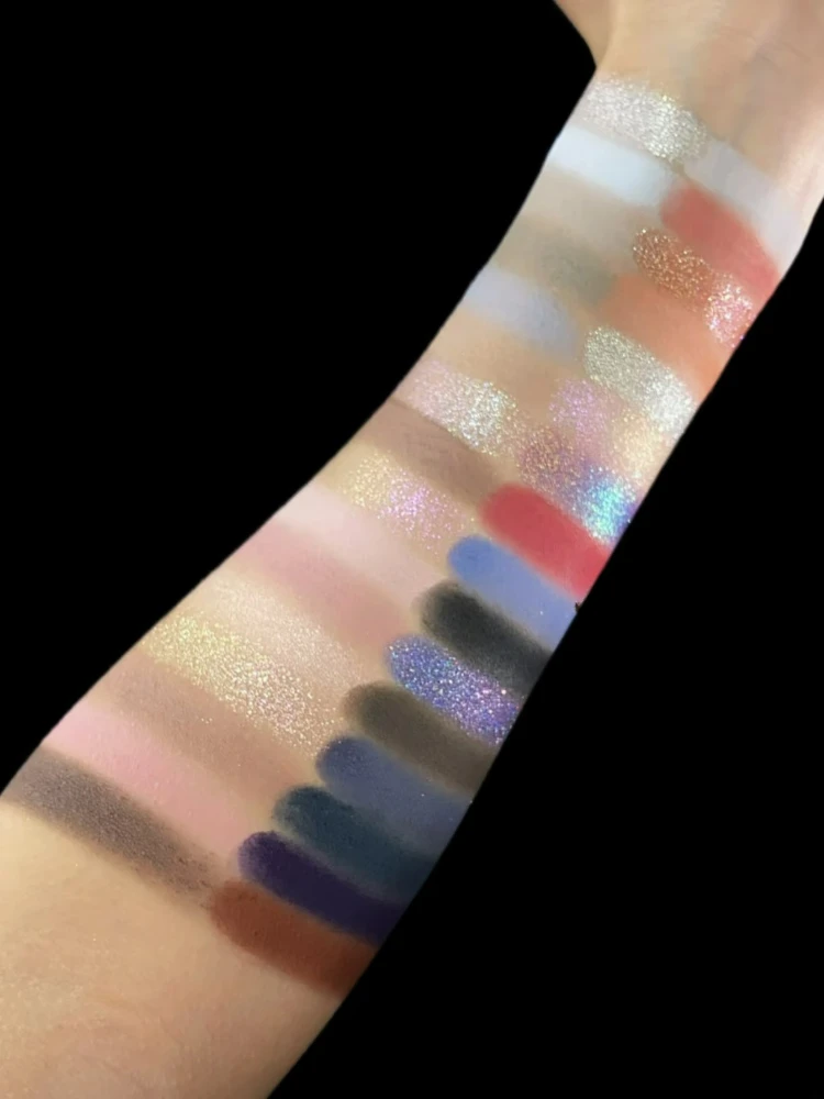 千顔チェリーペ 16色アイシャドウパレット ロックドリームコアブルー ダーク 簡単に使えるアイシャドウ 高彩度メイク