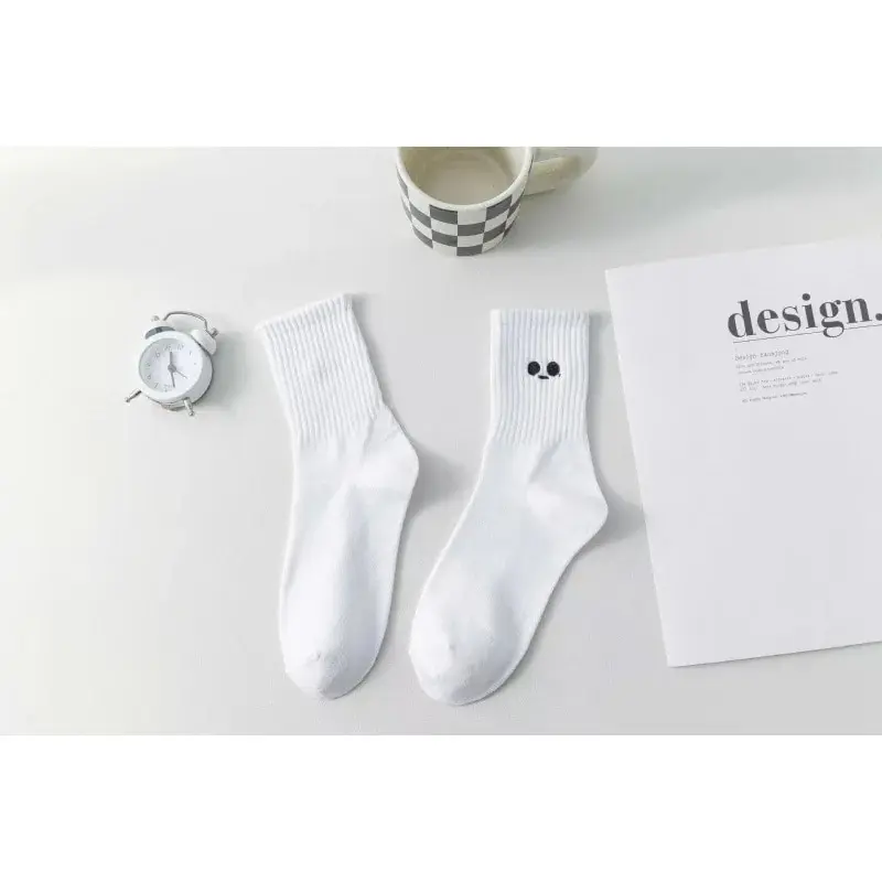 5 Paar Damen-Cartoon-Socken, Rundhalsausschnitt, mittlere Röhre, modische Socken mit niedlichem Ausdruckmuster, lässig, atmungsaktiv, Herbst-Mädchen-Socken