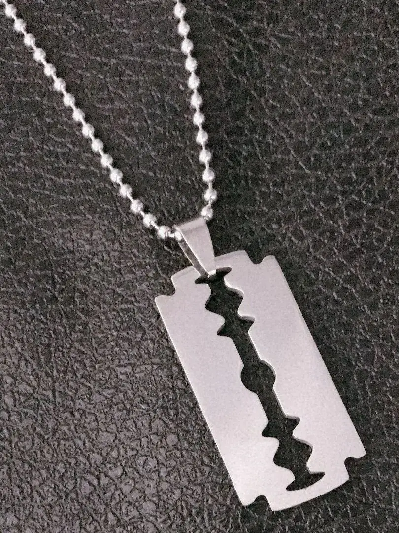 European and American popular accessories, simple and versatile blade pendant necklace, razor blade, shaver, personalized punk t