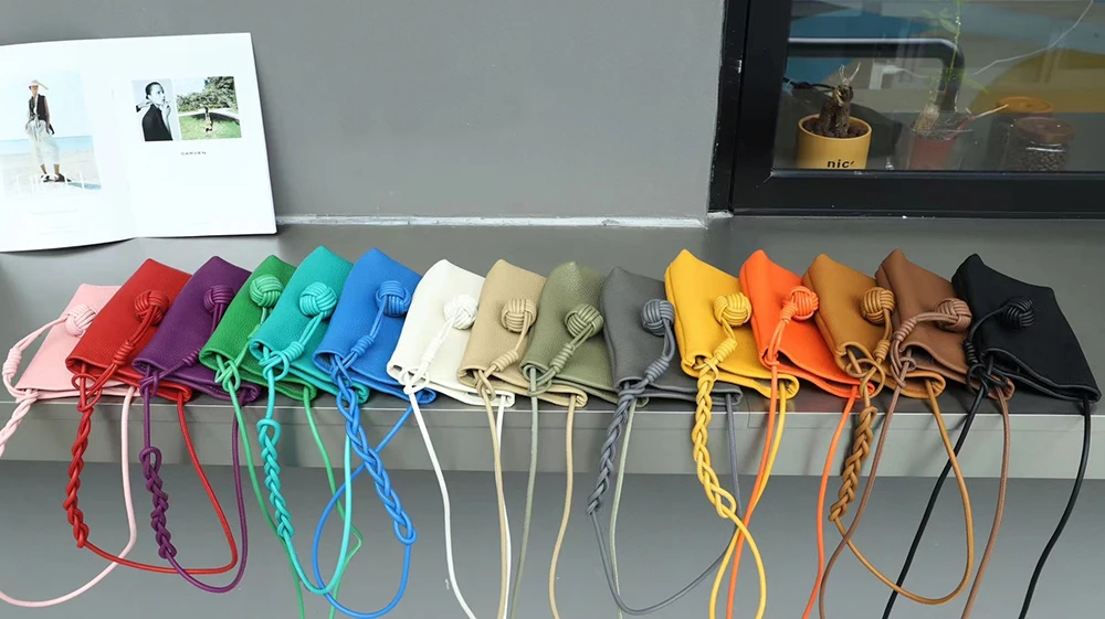 Echt leder kleine Frauen Umhängetasche benutzer definierte Initialen hand gewebte Ball Telefon Schulter tasche personalisieren Name Dame Mini Beutel Geldbörse – Detail 9