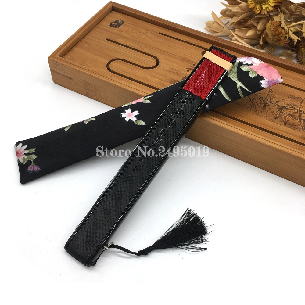 1pcs High Quality Japanese Silk Sakura Painting Folding Fan with Gift Bag Tassel Wedding Gifts for Guests Party