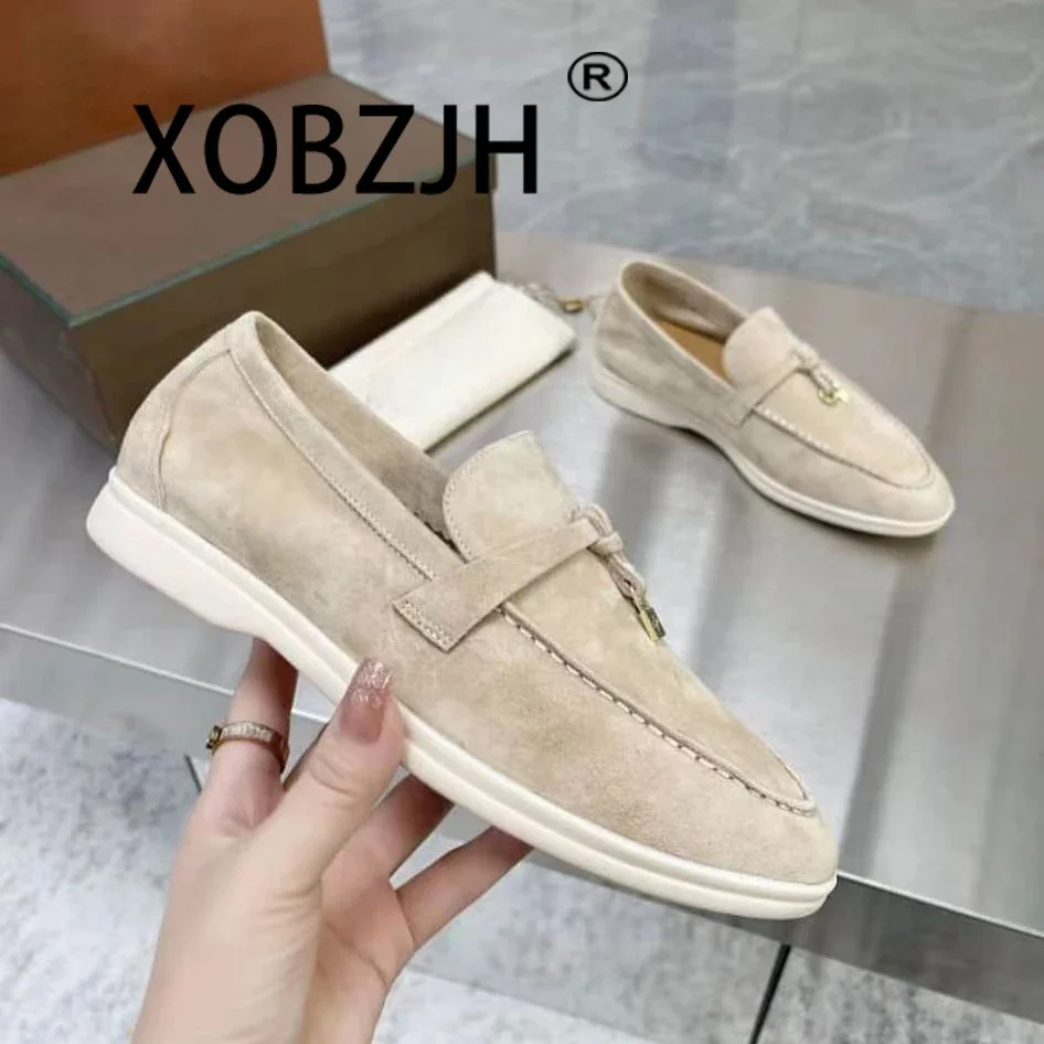 Sepatu kasual Suede mokasin sepatu berjalan musim panas wanita mode musim semi musim gugur sepatu datar liontin logam kulit kasual sandal santai