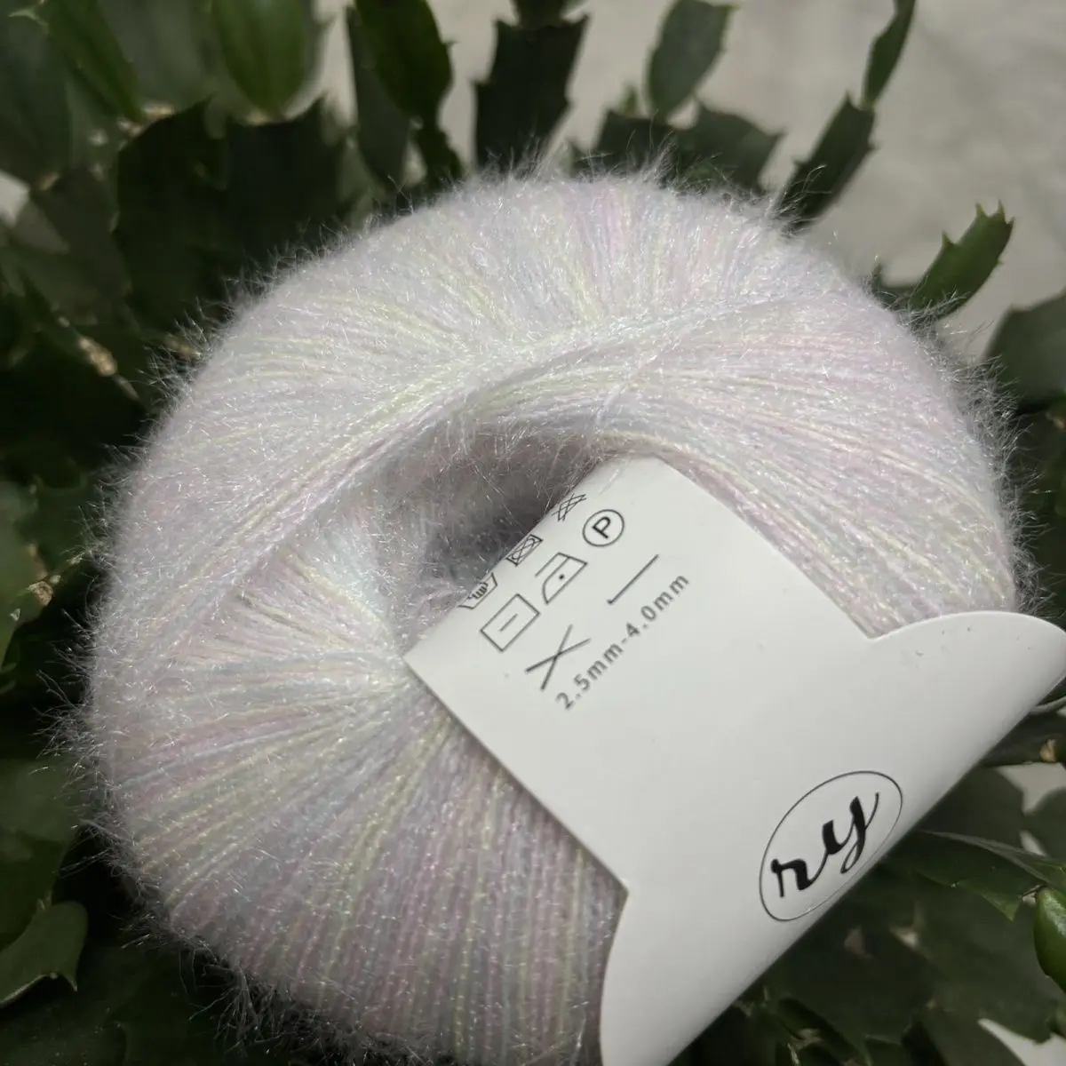 40g Feather Flash Yarn Thread , Hand Woven DIY Clothes, Hats, Dolls, Yarn Wiring, Soft and Non Shedding, Non Tying Plush Thread