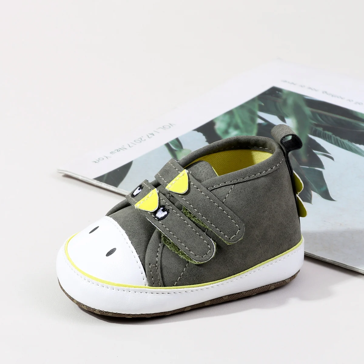 

Hot Selling Baby Unisex First Walking Toddler Shoes For 0-1 Years Old Cute Design Hook Loop High Quality Baby Sneaker