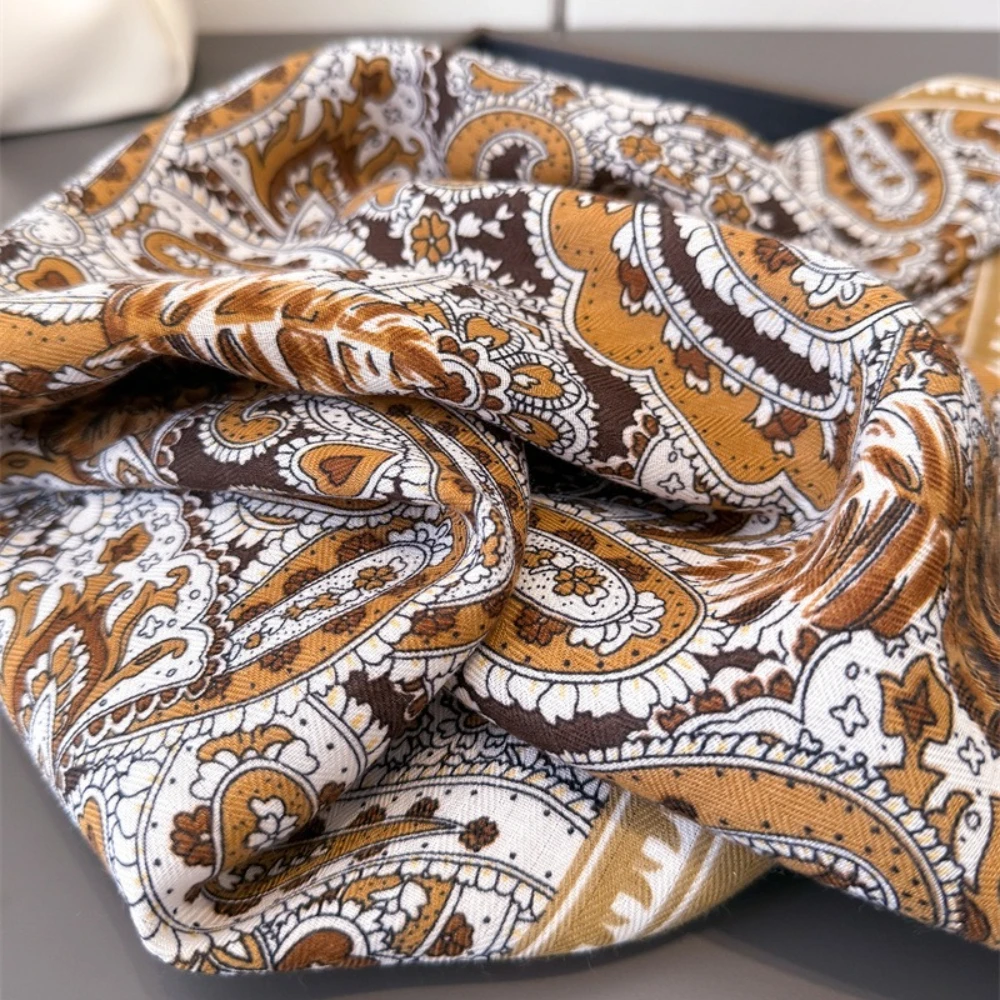 65*65 cm Morbide Sciarpe per la testa Decorazione delle donne Sciarpa quadrata Lusso Paisley Stampa Cotone Sensazione Foulard Caldo Foulard Bandana Cravatta al collo