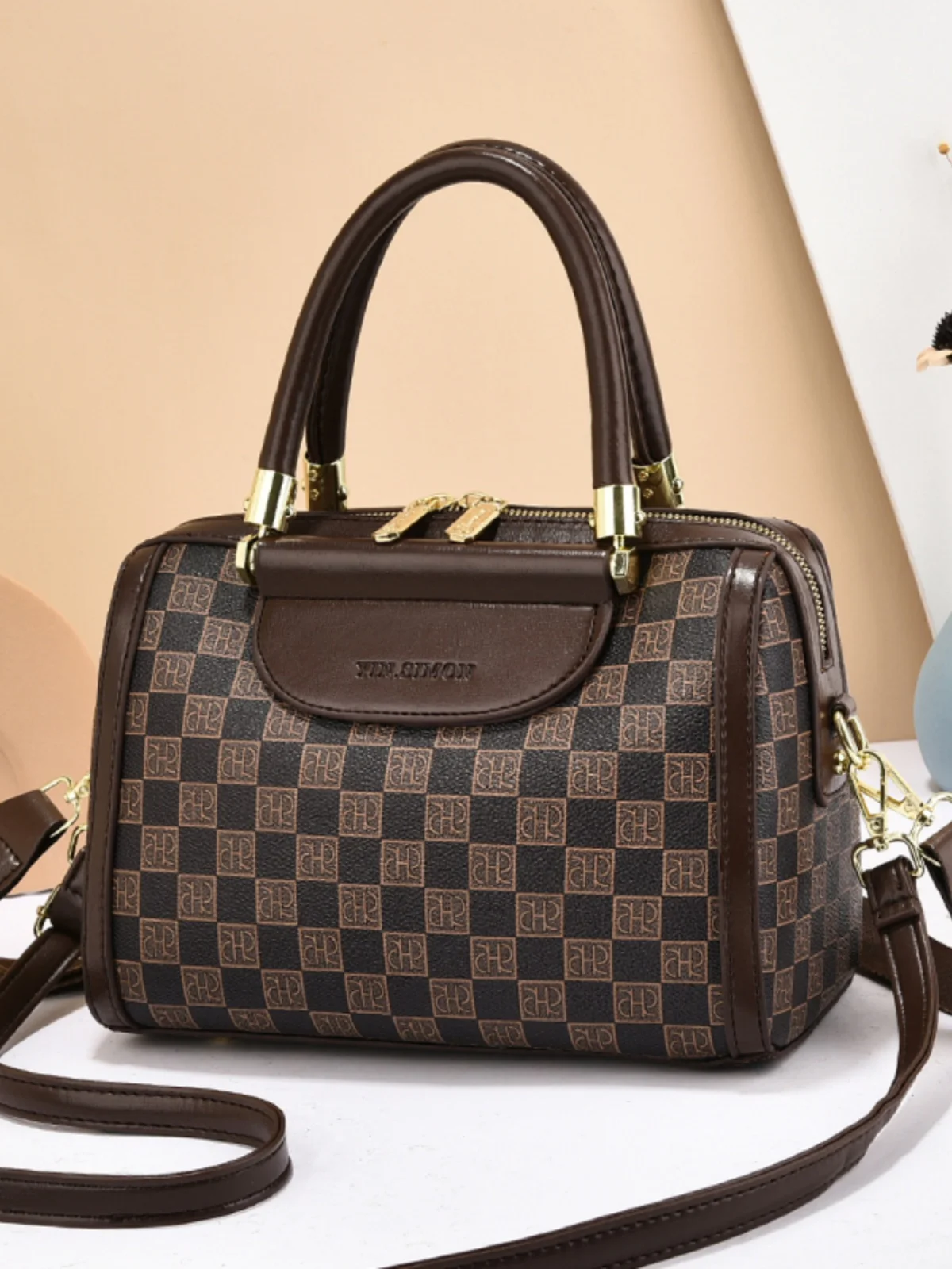 

Trendy Versatile Boston Bag Pillow aped Handbag Women's oulder Crossbody Bag Briti Sle Casual PVC Material