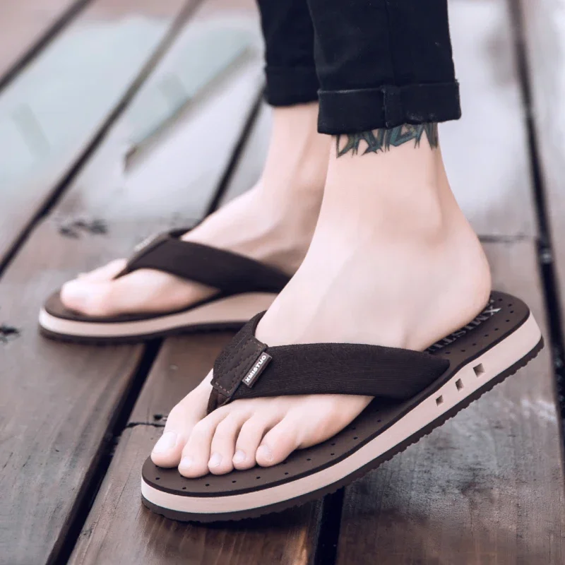 High quality Big Size Hot Sale Flip Flops Men Summer Beach Slippers Men Fashion Brand Breathable Casual Men Slippers Black Blue