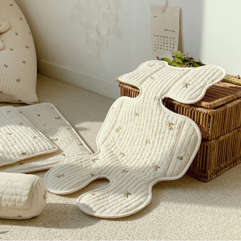 Koreańska oddychająca wkładka do wózka dziecięcego dla niemowląt, urocza bawełniana wkładka z kreskówkowym wzorem, nadająca się do prania w pralce, haftowana na 4 pory roku, do wózka dziecięcego.