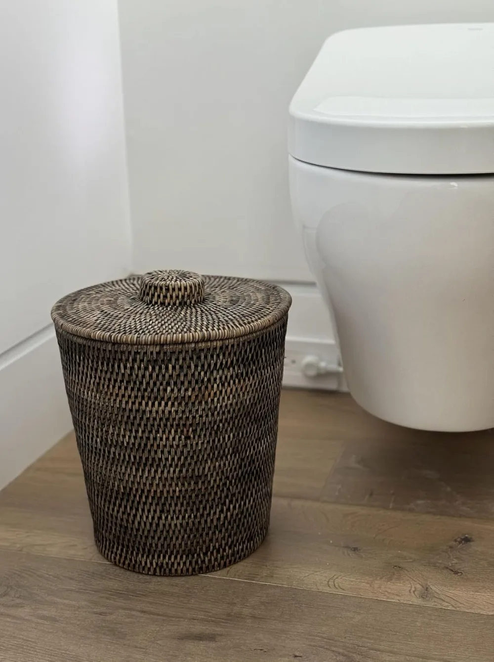 Rattan Round Waste Basket with Lid & Plastic Insert - Black Wash