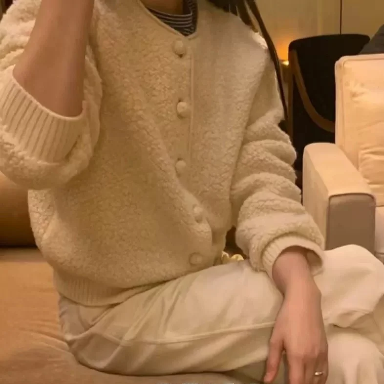 East Gate Noting Written Retro Vielseitiger ort Furry Jaet Damenpullover Oberbekleidung Normaler dünner Wollstoff