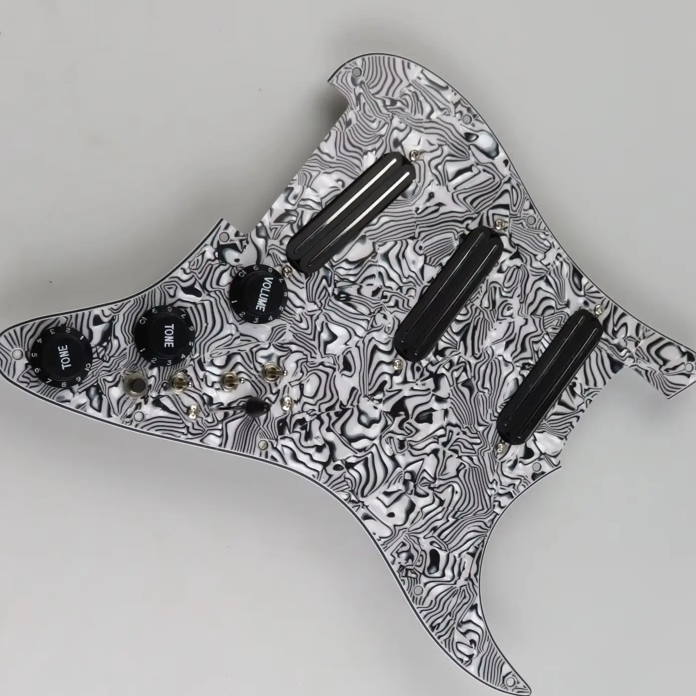 Top Selling Prewired SSS Rail Single Coil Loaded Swirl 3-Ply Pickguard With Alnico 5 Pickup for ST Str/at Guitar