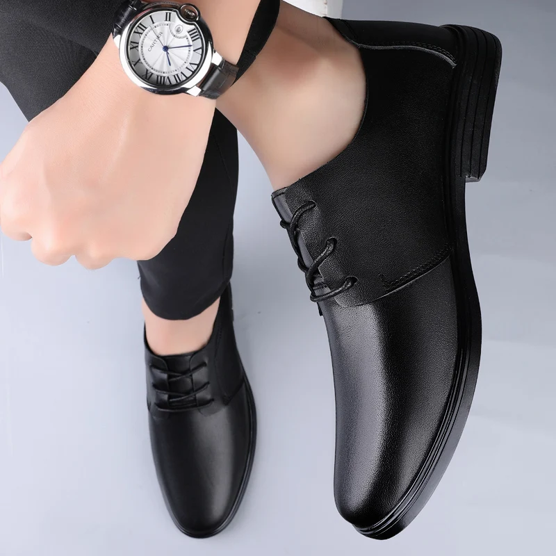 

Классические черные мужские удобные спортивные кожаные туфли, летние новые модные дышащие повседневные кожаные туфли на шнуровке с перфорацией