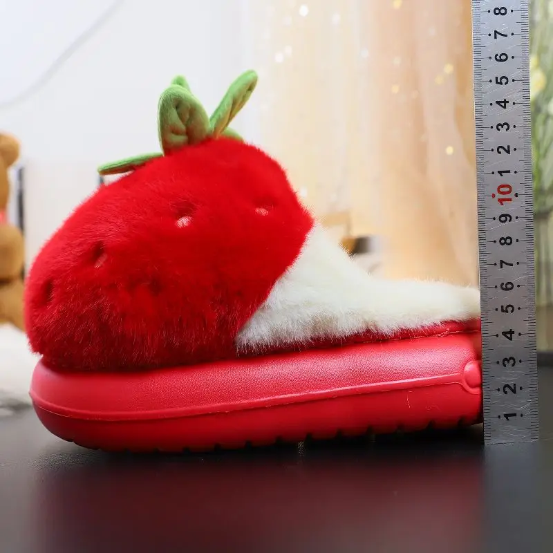 أحدث 2025 النعال الفراء الفراولة الإبداعية مع الجذعية السيدات منصة إيفا أفخم الشرائح أحذية للنساء العلامة التجارية نعال قماش