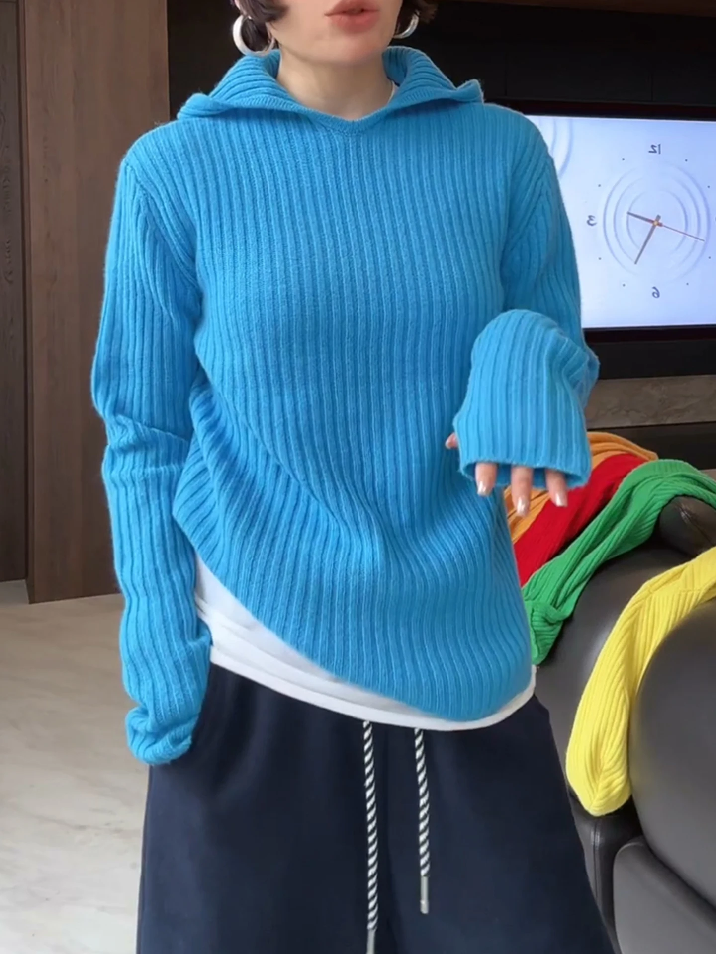 

Трикотаж с капюшоном, цветной свободный ленивый длинный свеч, осень 2022, элегантный повседневный топ в рубчик, простой модный топ для поездок на работу