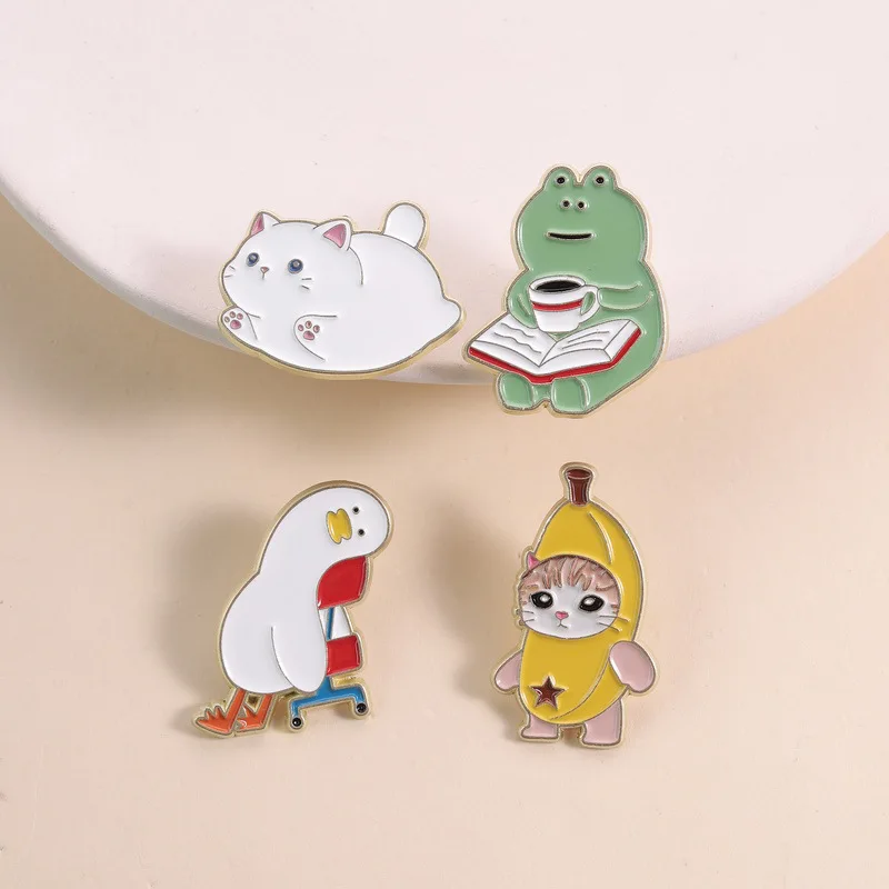Animal Brooches Quirky Reading Books Bullfrog White Duck Working People Metal Badges Small Gifts Wholesale Hat Pins for Clothes