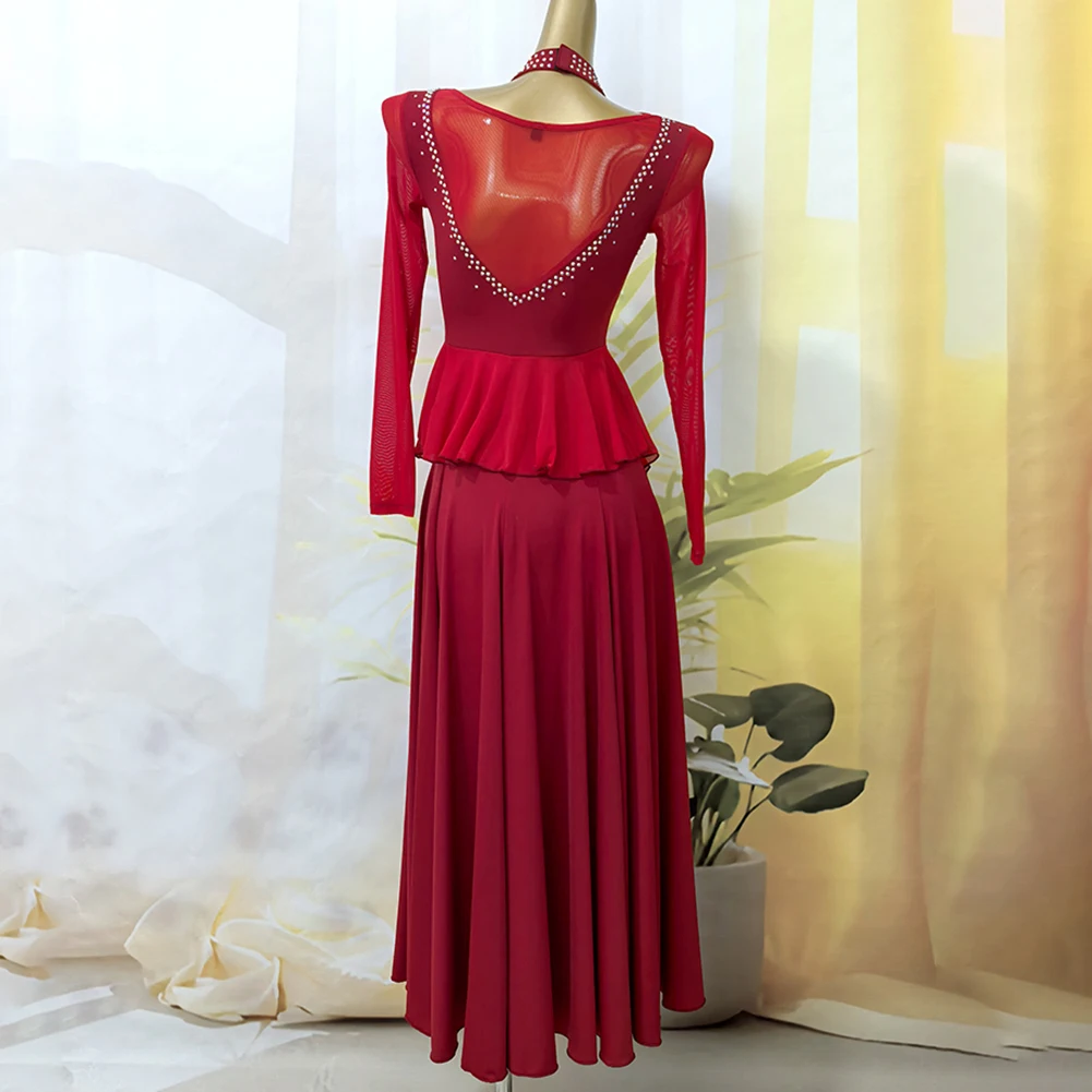 فستان رقص للحفلات الراقصة باللون الأسود ذو رقبة عالية باللون الأحمر الخمري زي المسرح بأحجار الراين والجلود الوردية ملابس الرقص بأكمام طويلة