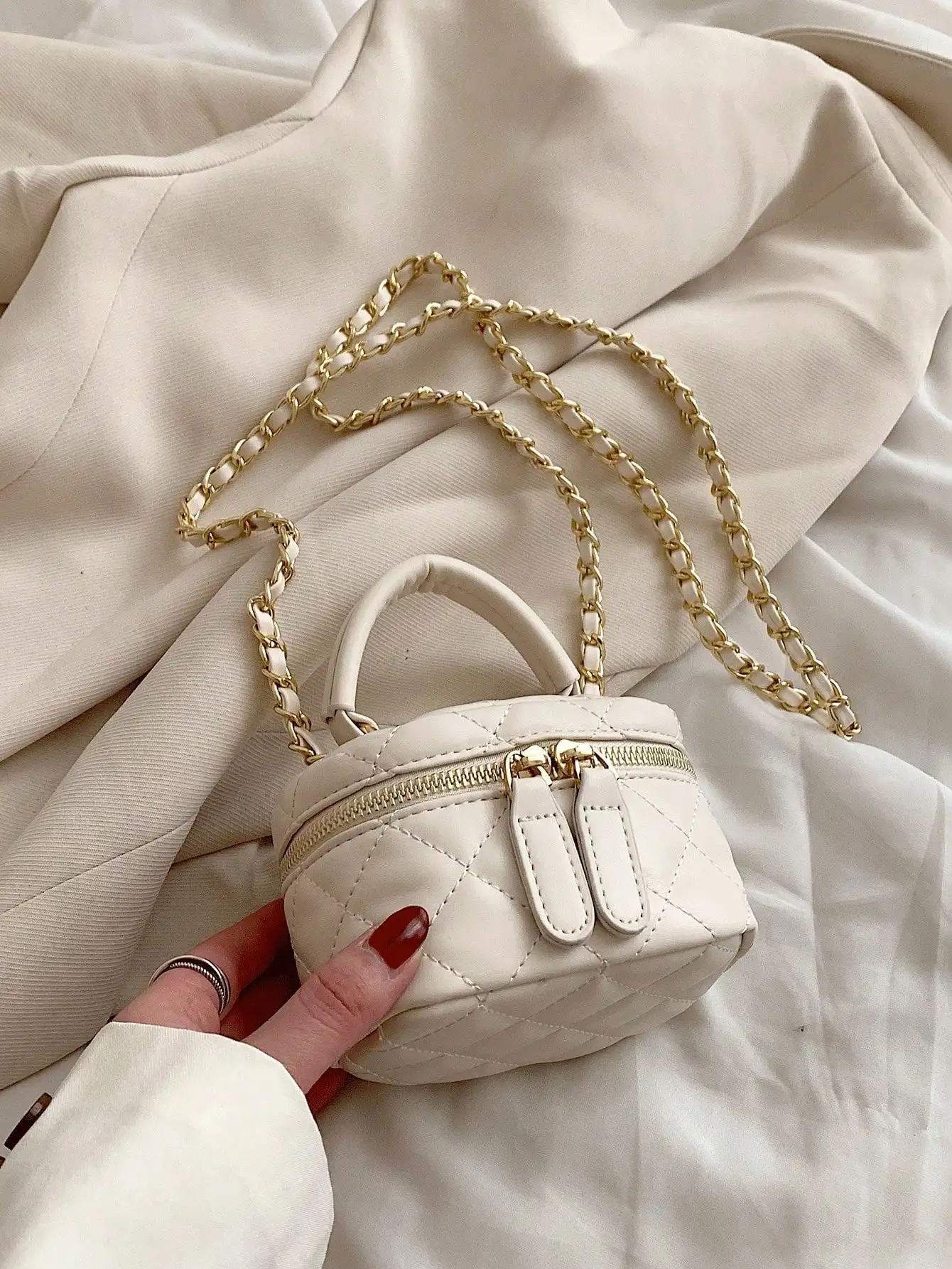 حقيبة دلو صغيرة مبطنة خفيفة الوزن: للمراهقين/الطلاب/الياقات البيضاء، تناسب المكتب/التنقل/السفر