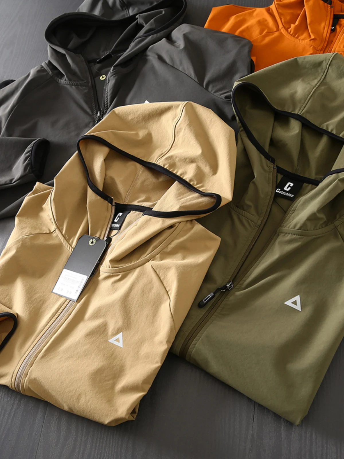 

Men's Outdoor Spring Summer Lightweight Breathable Water-Resistant Hooded Jaet Skin-Friendly Outerwear Faionable Urban Sle