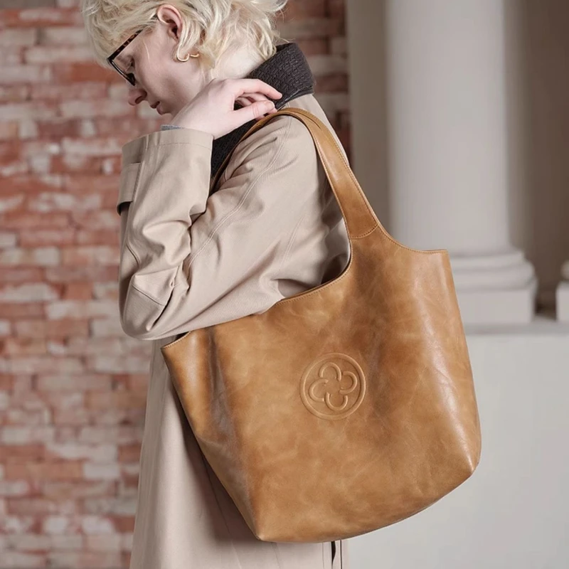

Cassile New Vintage Vegetable-Tanned Vest Tote Bag for Women Commuting Large Capacity Single Shoulder Underarm Bucket Bag
