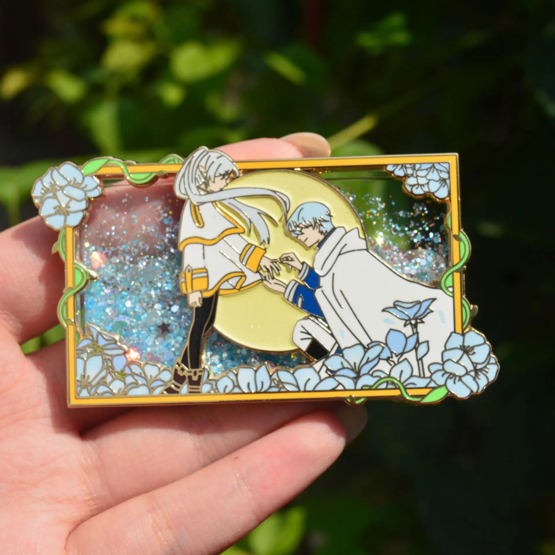 Image of Frieren: Beyond Journey's End Quicksand Pins Anhänger Himmel Broschen Anime-Abzeichen für Rucksäcke, Kleidung, Revers, Cosplay, Spielzeug, Dekoration