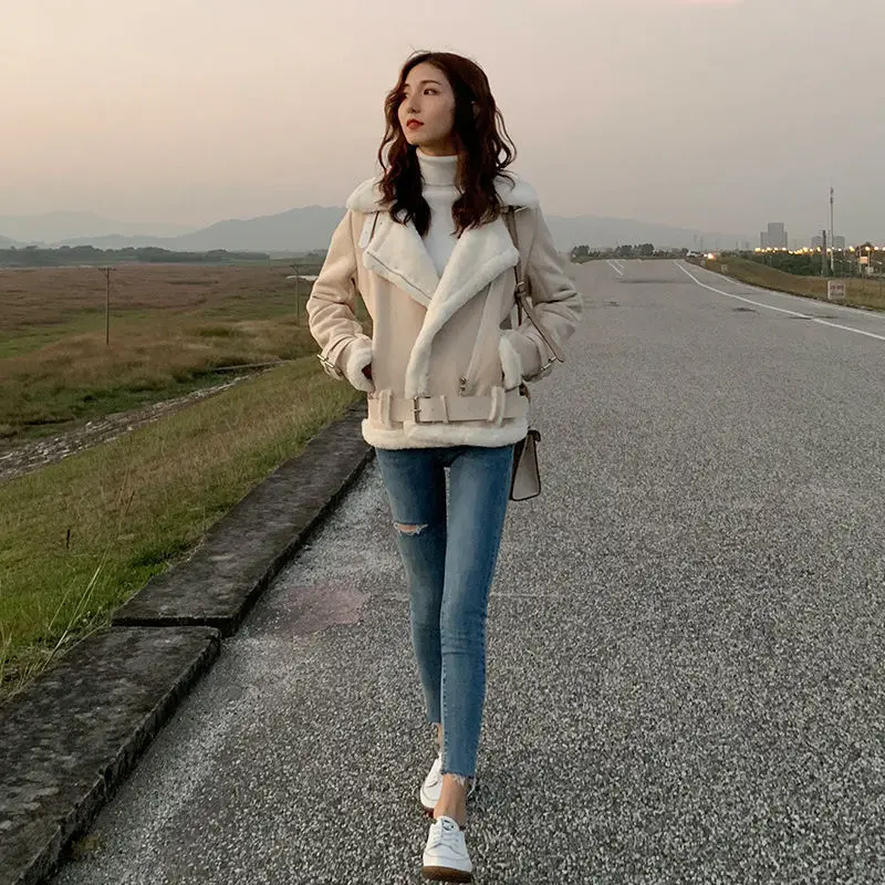 سترة نسائية من فرو الضأن الصناعي من الجلد والفراء مع حزام معطف قطيفة بسحاب وأكمام طويلة سترات منفوشة معاطف شتوية سميكة فروي