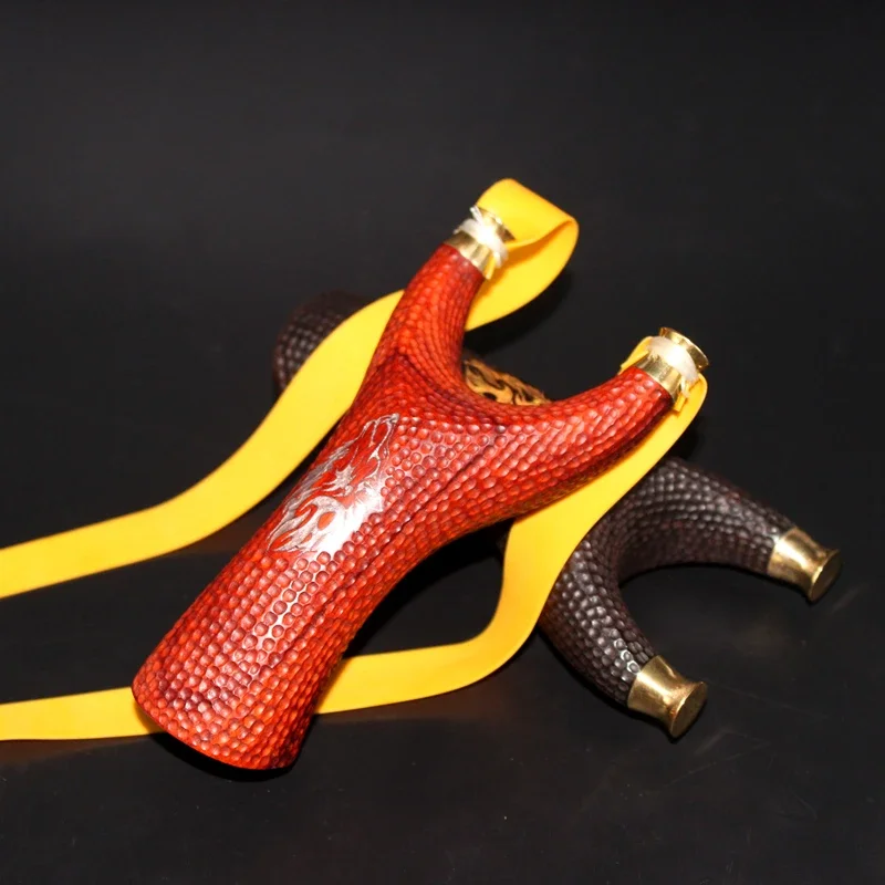 Giocattoli in legno con elastici