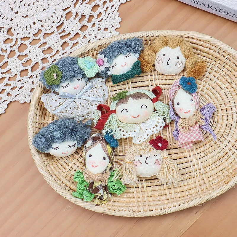 

Брошь с изображением девочки, тема «Лес», ткань, вязаные цветы, дизайн мультяшной куклы, милый аксессуар для одежды, незаменимый, новинка