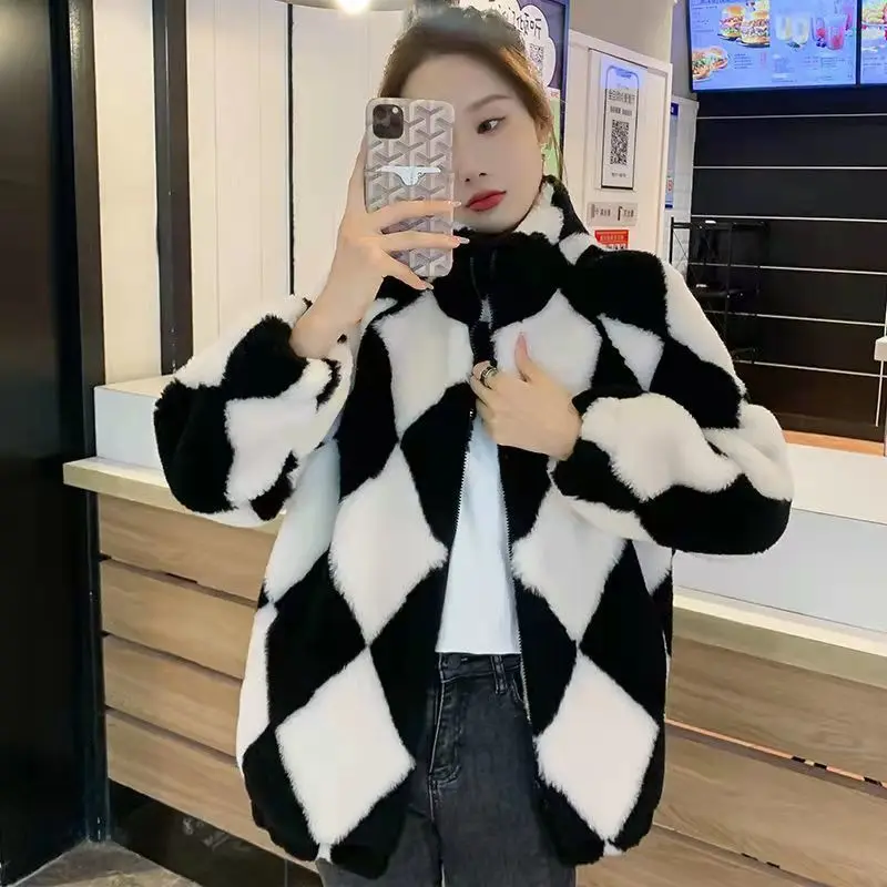 Lamb Wool Coat Female Loose Fashion New Korea Leisure Collar Warm Fur One Imitation Lamb Wool Short Coat Female Tide.