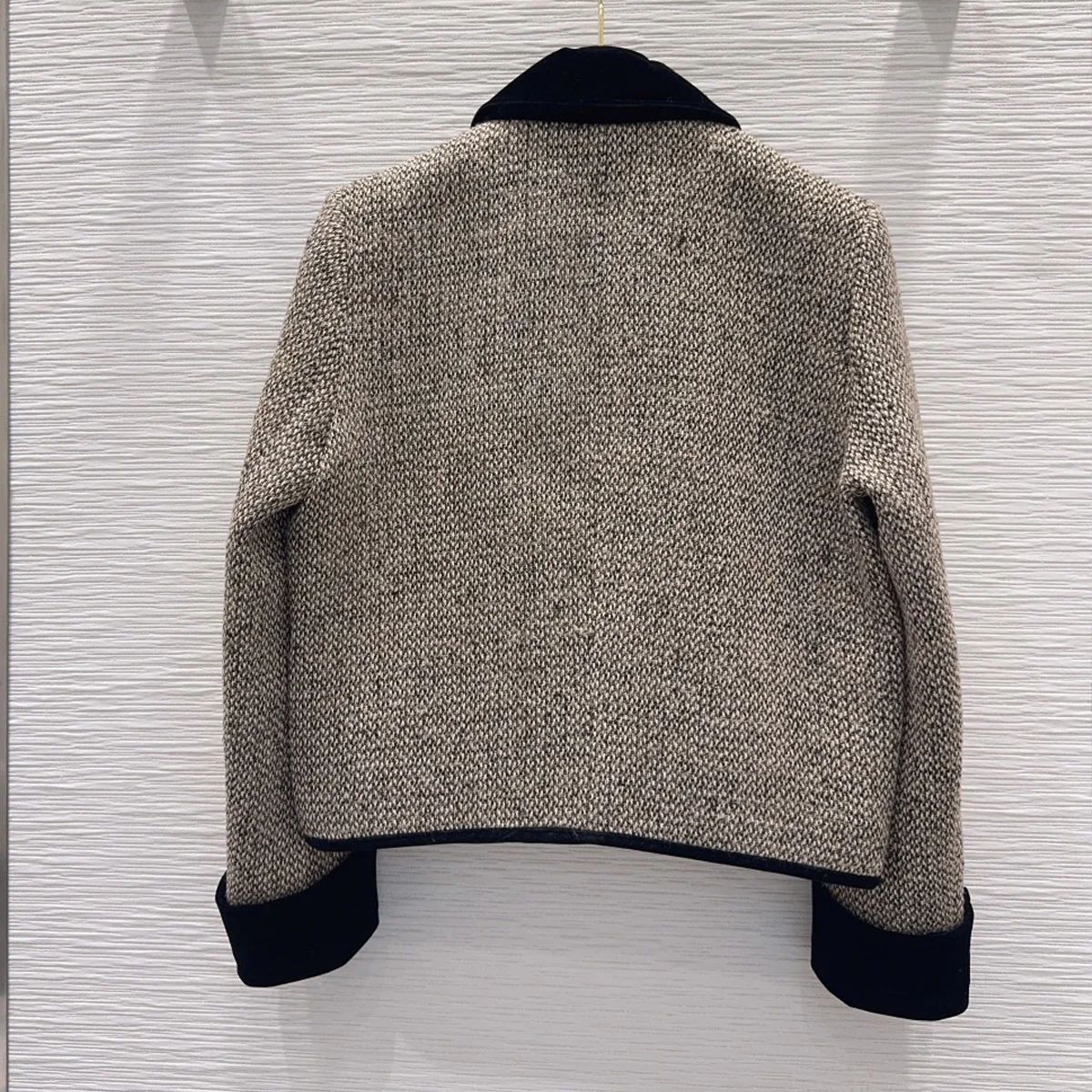 High Quality Women Lapel Cropped Tweed Jacket, Velvet Collar Long Sleeve Button Outerwear With Patch Pockets lyt2610730