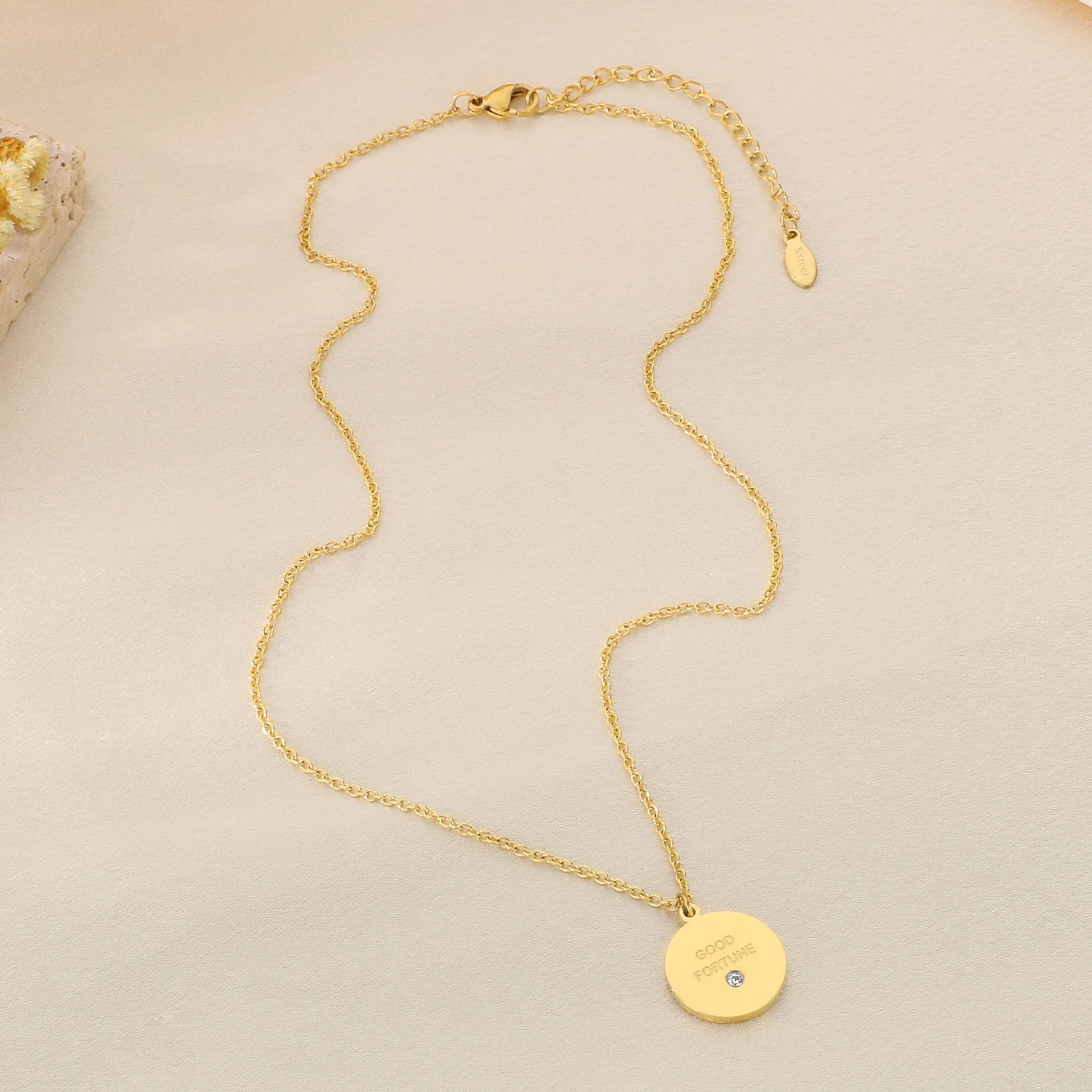 Lucky Pendant Neckl…