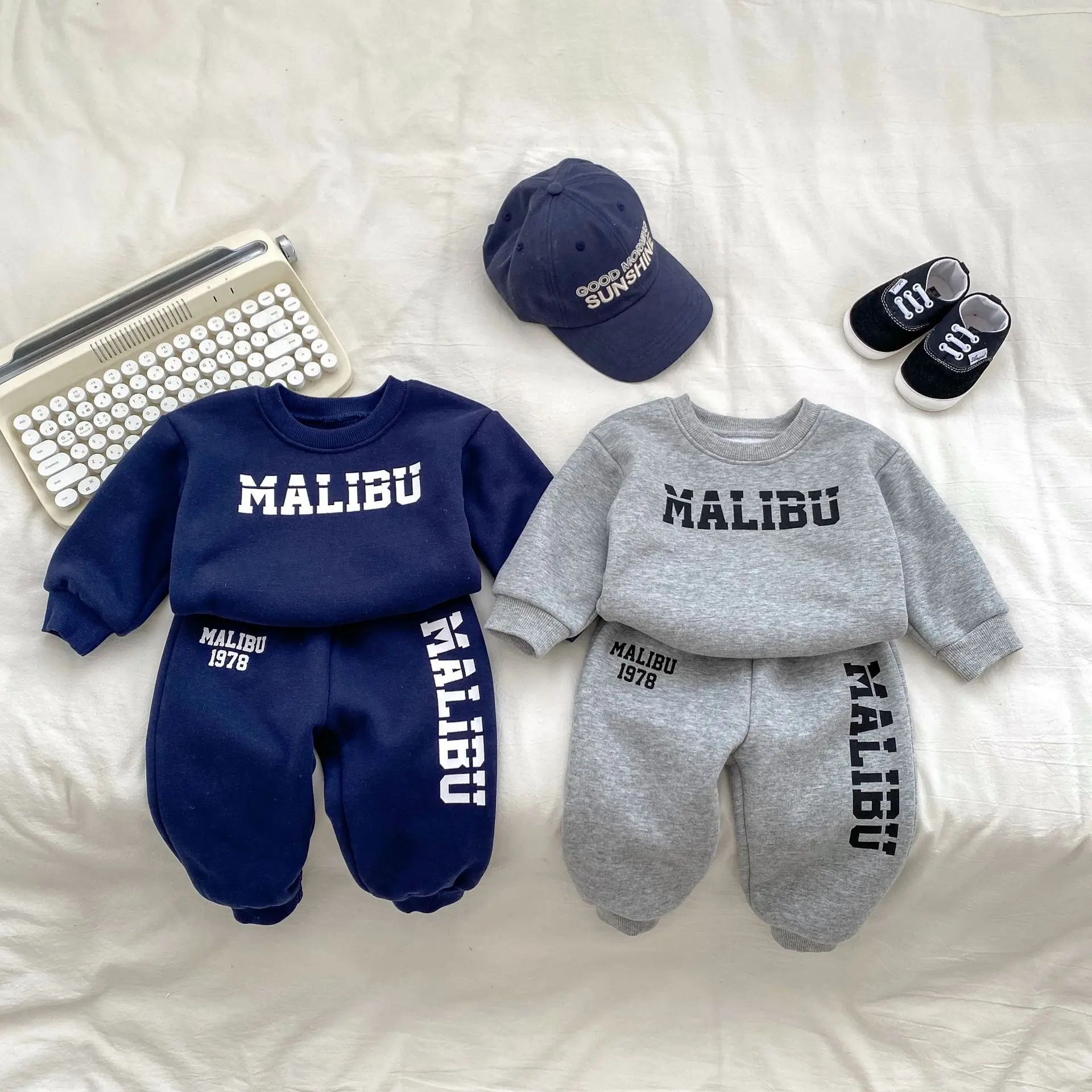 2024 Winter New Baby Long Sleeve Warm Set Boys Girls Fleece Letter Sweatshirt + Sweat Pants 2pcs Suit Plus Velvet Kids Clothes