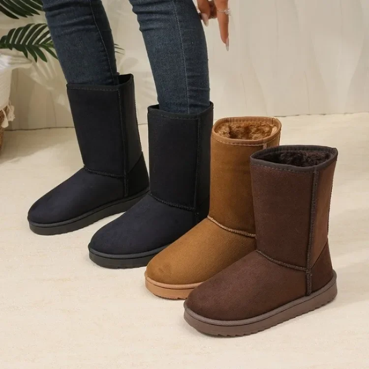Klassische Damen-Winterstiefel, kniehoch, flach, warm, mit runder Spitze, zum Hineinschlüpfen, für kaltes Wetter. – Detail 2