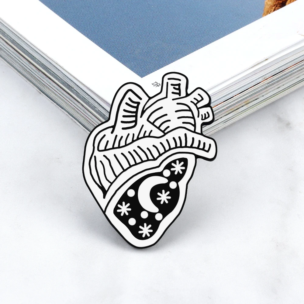 New Abstract Black White Heart Enamel Pin Women Men Artist Coat Lapel Pin Badge Brooch Jewelry Cool Bag Decoration Pin Wholesale